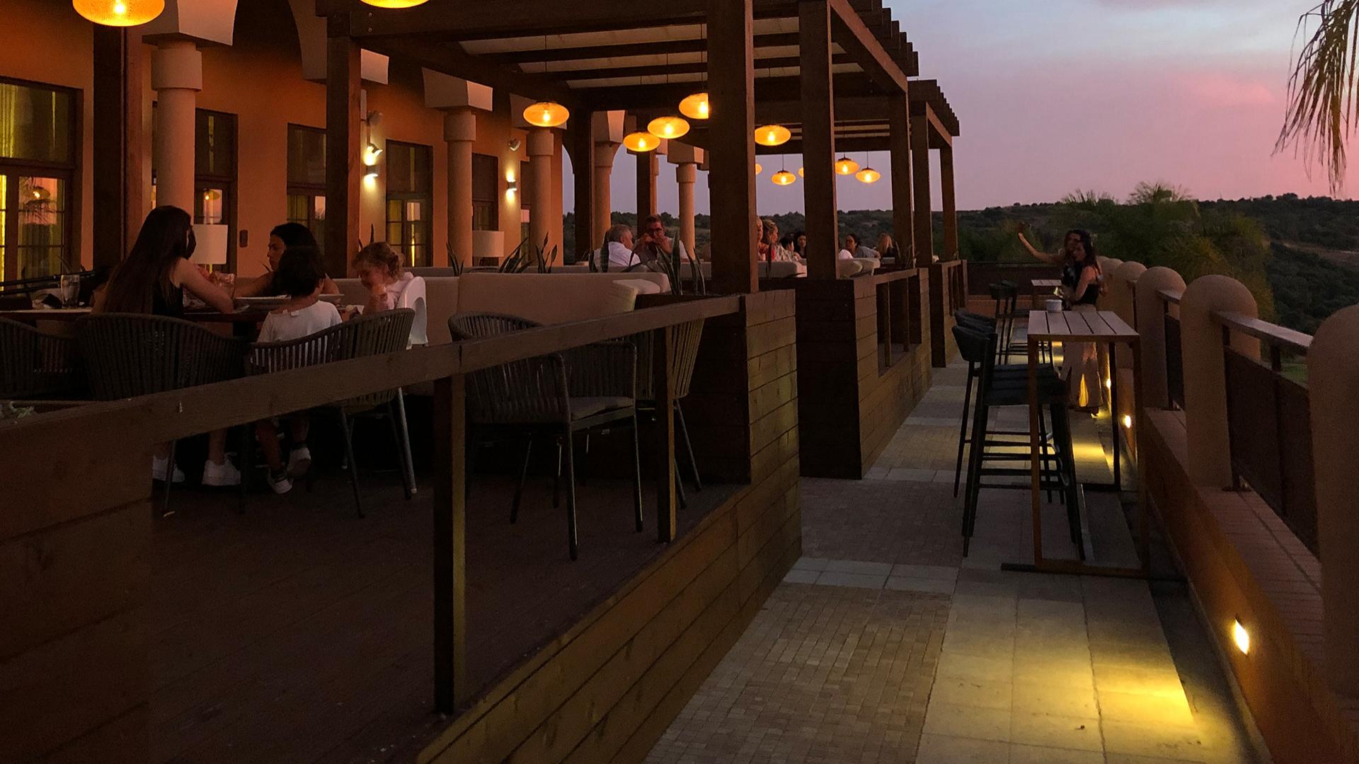 Un été spécial avec des soirées à thème à Amendoeira !