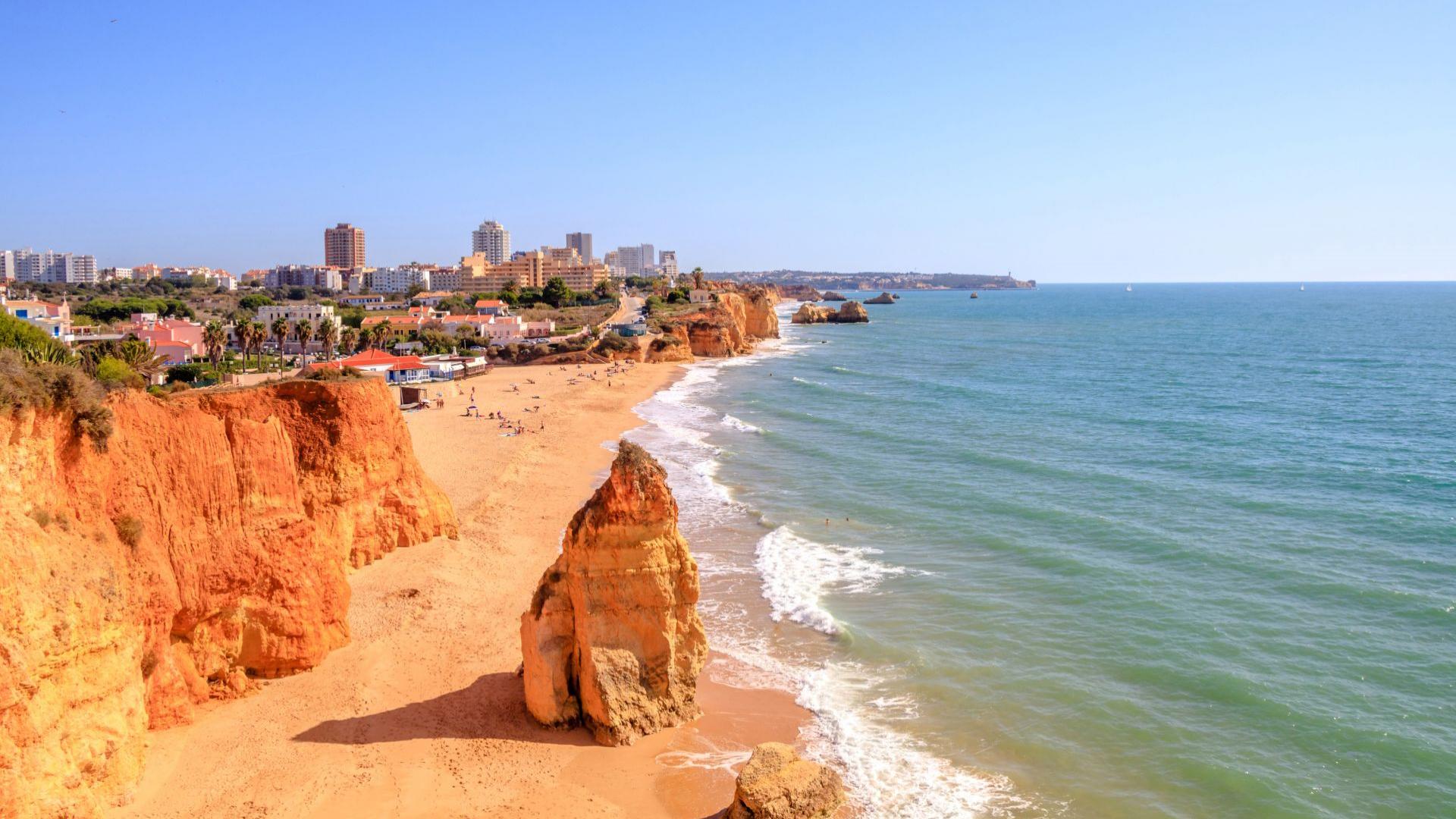 L'Algarve en décembre, un village de Noël ensoleillé 